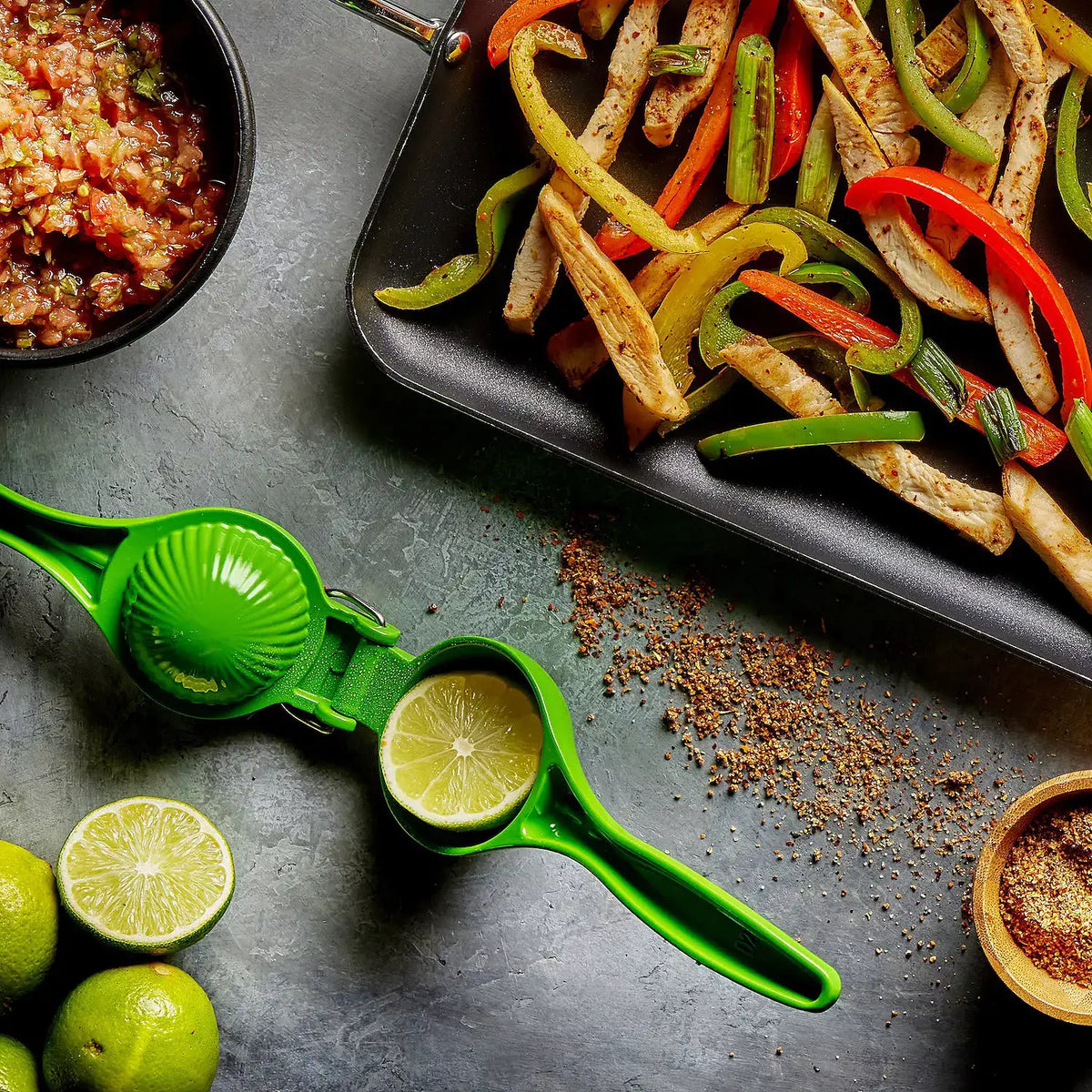 IMUSA Lime Squeezer / IMUSA Exprimidor de Limones y Frutas Citricas