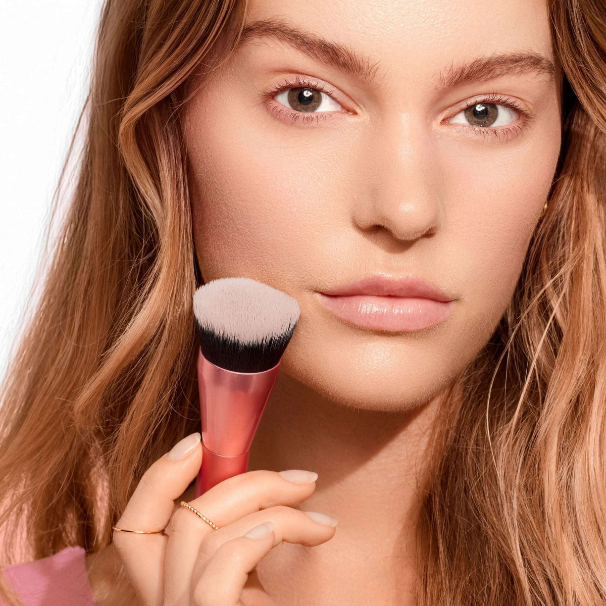Real Techniques Glow Round Base Makeup Brush, for Liquid & Cream Foundation, 1 Count