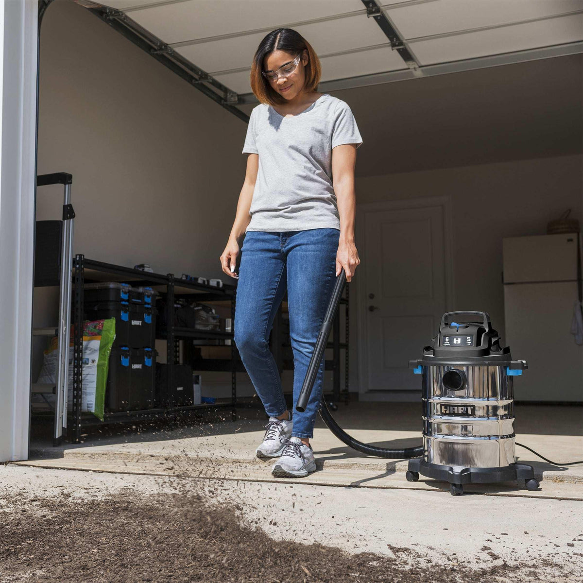 Hart 6 gallon 5 peak HP stainless steel wet/dry vacuum with bonus car cleaning kit, new