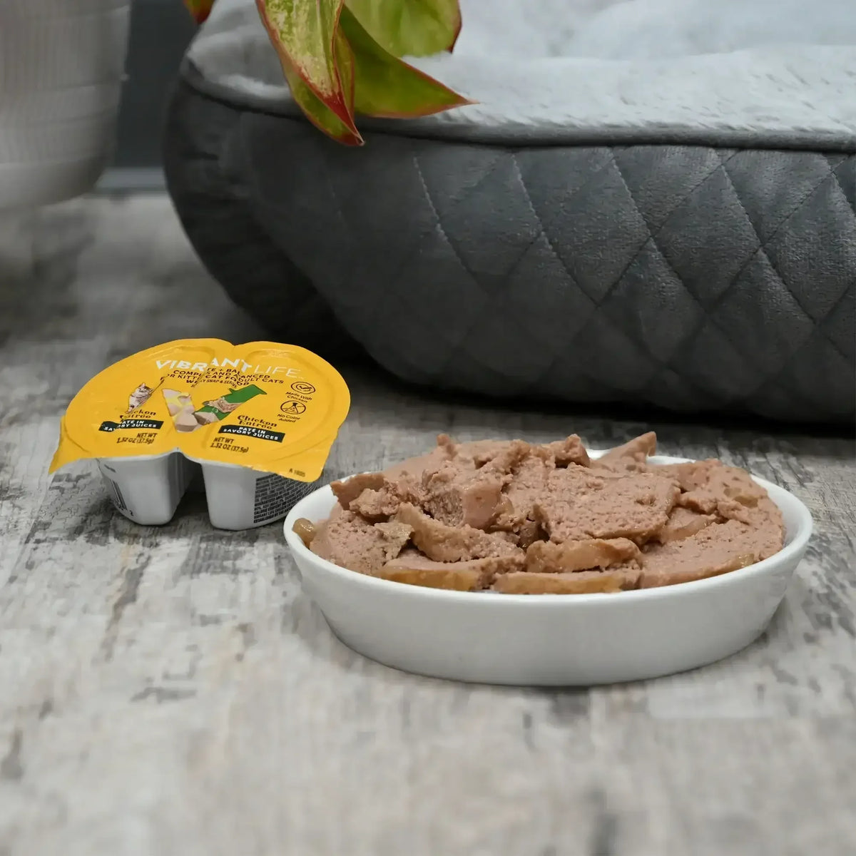 Vibrant Life Chicken Pate in Savory Juices Wet Cat Food, Grain-Free, 2.64 oz Split Tray