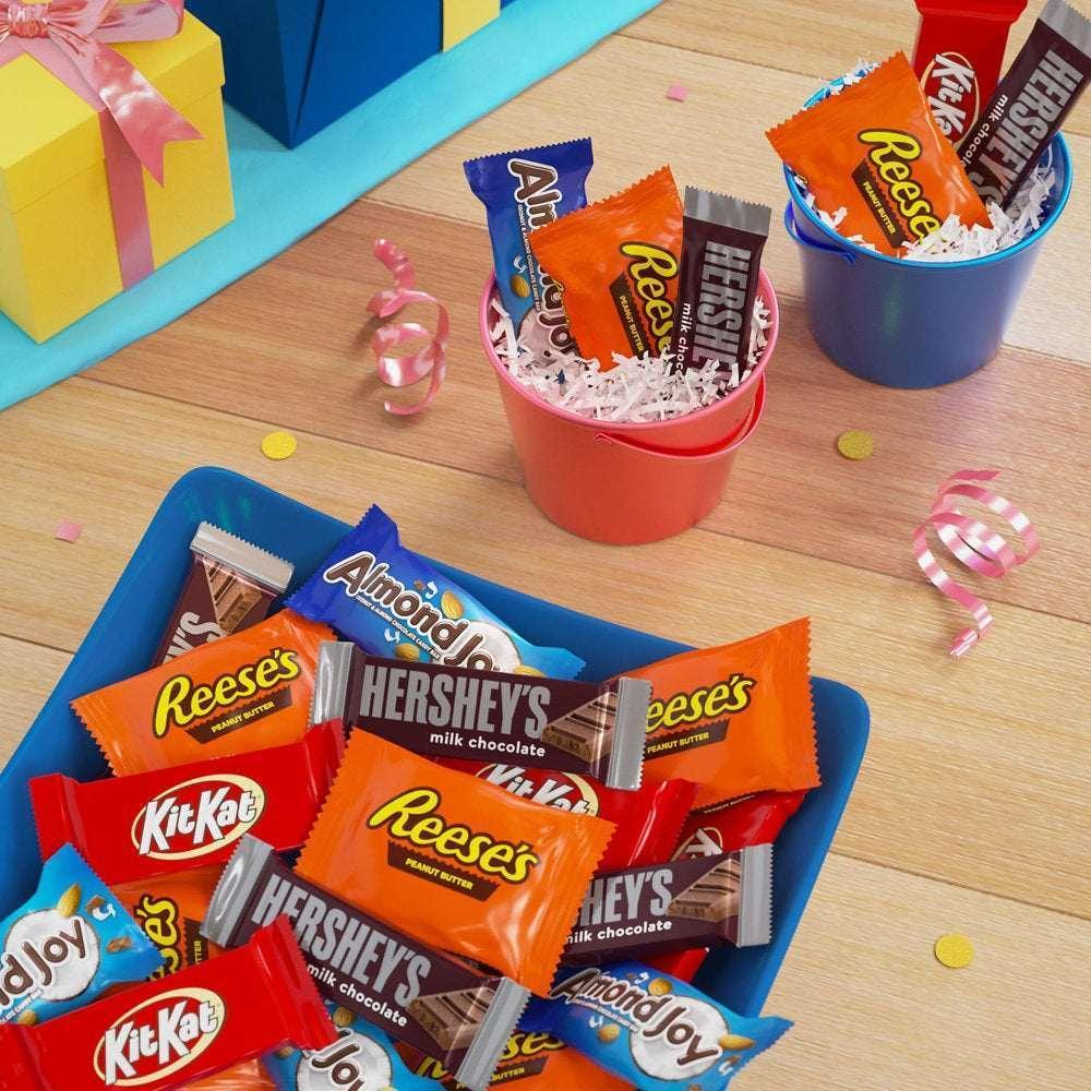 Hershey Assorted Chocolate Snack Size Candy, Variety Bag 15.57 Oz, 30 Pieces