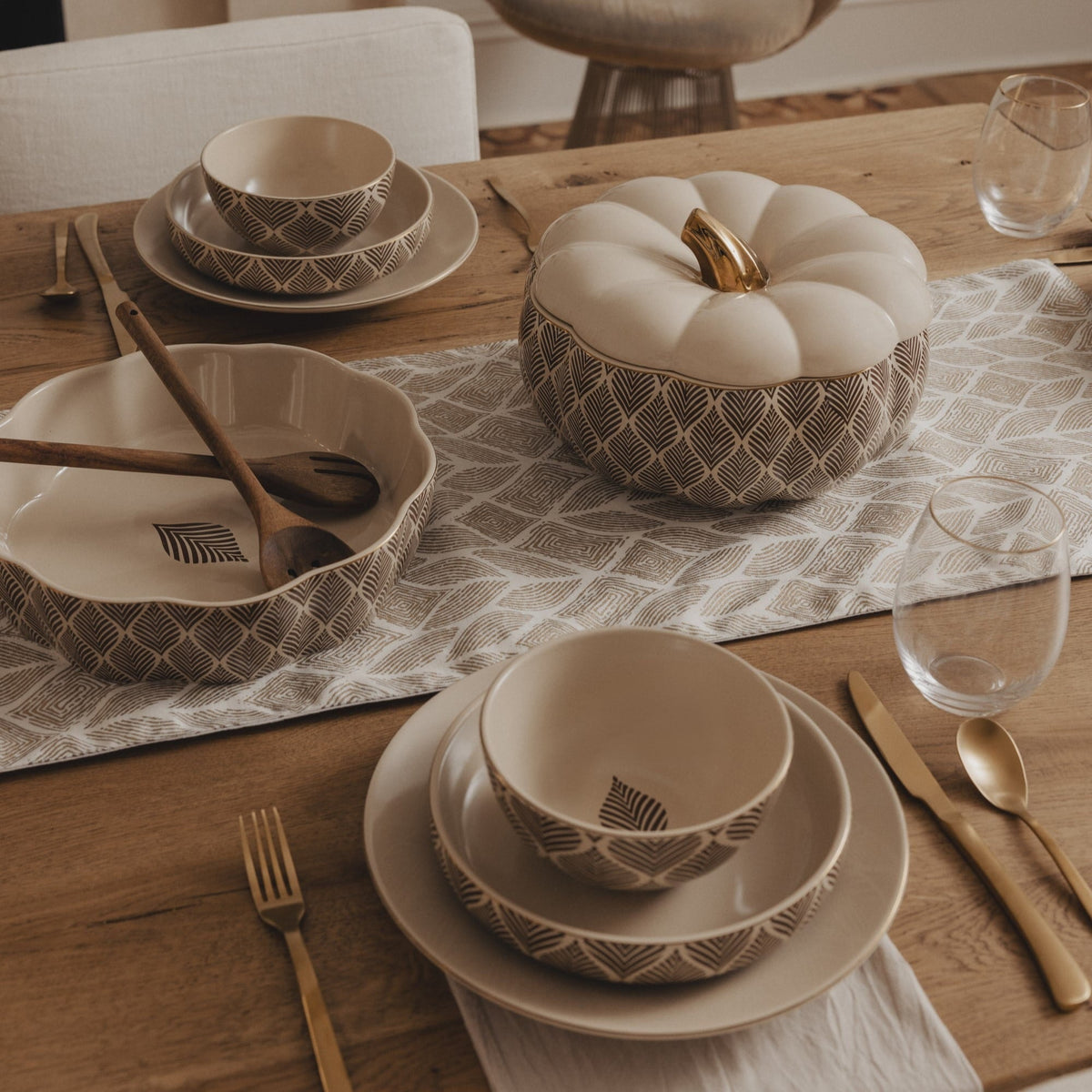 Thyme & Table Stoneware Soup Tureen, Ocee Leaf