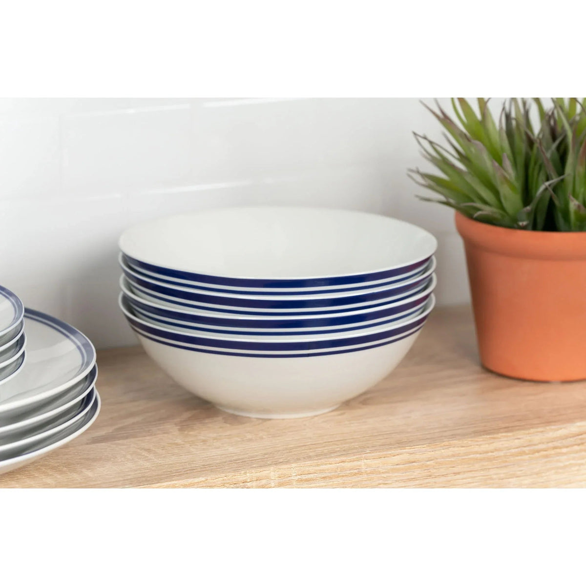 10 Strawberry Street Simply Coupe 16-Piece Ceramic Dinnerware Set, Blue