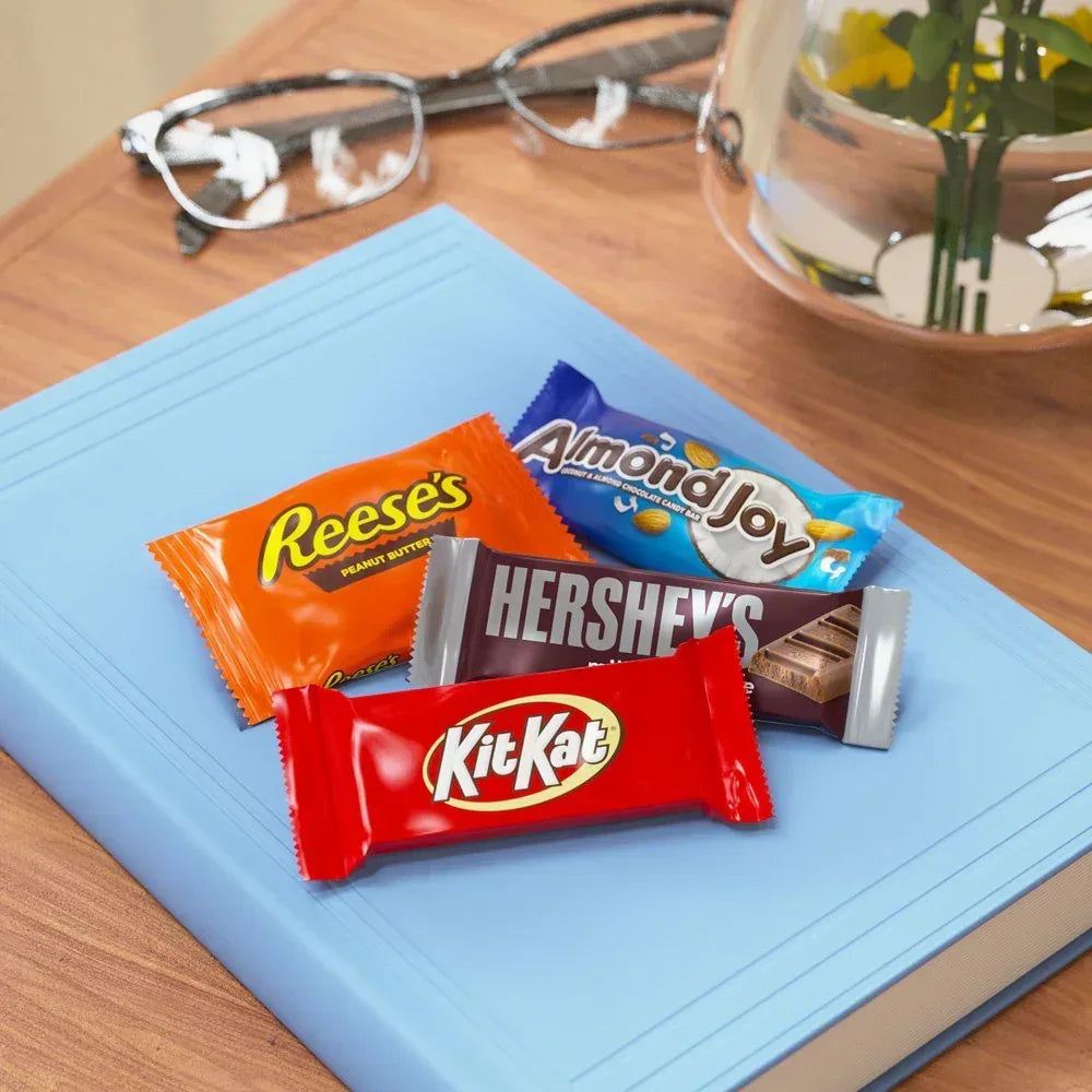 Hershey Assorted Chocolate Snack Size Candy, Variety Bag 15.57 Oz, 30 Pieces