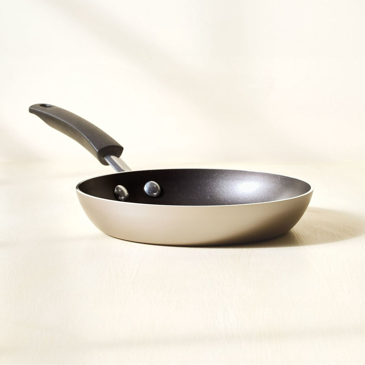 Farberware Easy Clean 8 Inch Nonstick Frying Pan / Skillet, Dishwasher Safe, Champagne