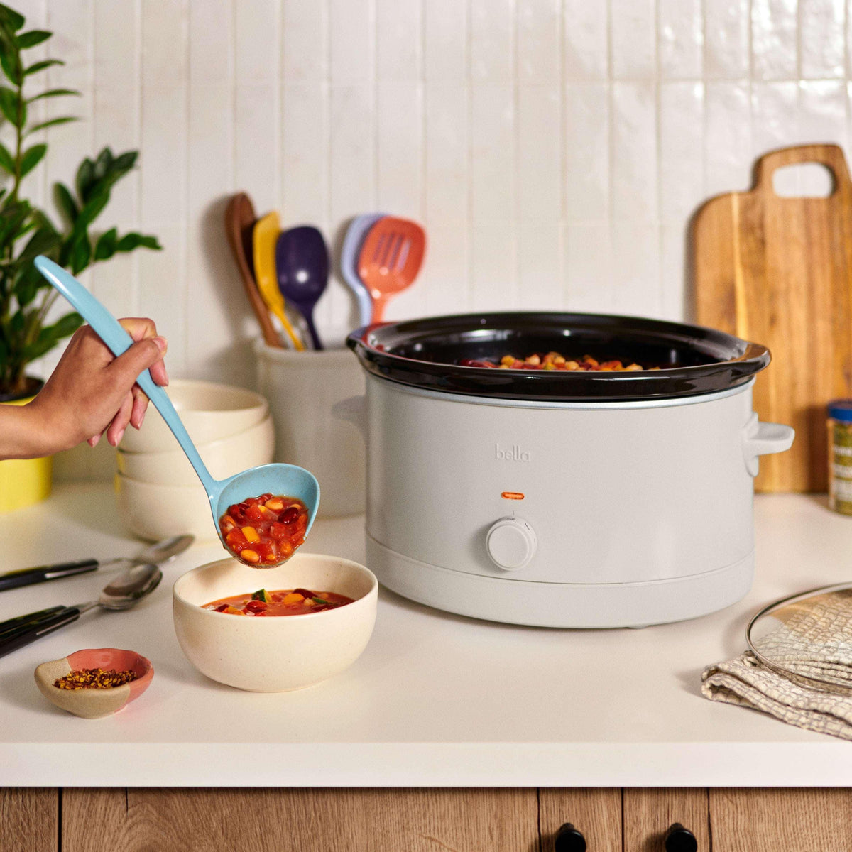 bella 6 Qt Manual Slow Cooker with 3 Temperature Settings, Ceramic Nonstick Coating, Dishwasher Safe Stoneware Pot & Tempered Glass Lid, Oatmilk
