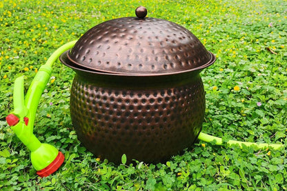 BSTGIFTS Garden Hose Holder Pot with Lid - Hose Storage Pot with Copper Finish and Hammered Accent - Stell Water Hose Container, Water Hose Hider Outdoor or Indoor Use