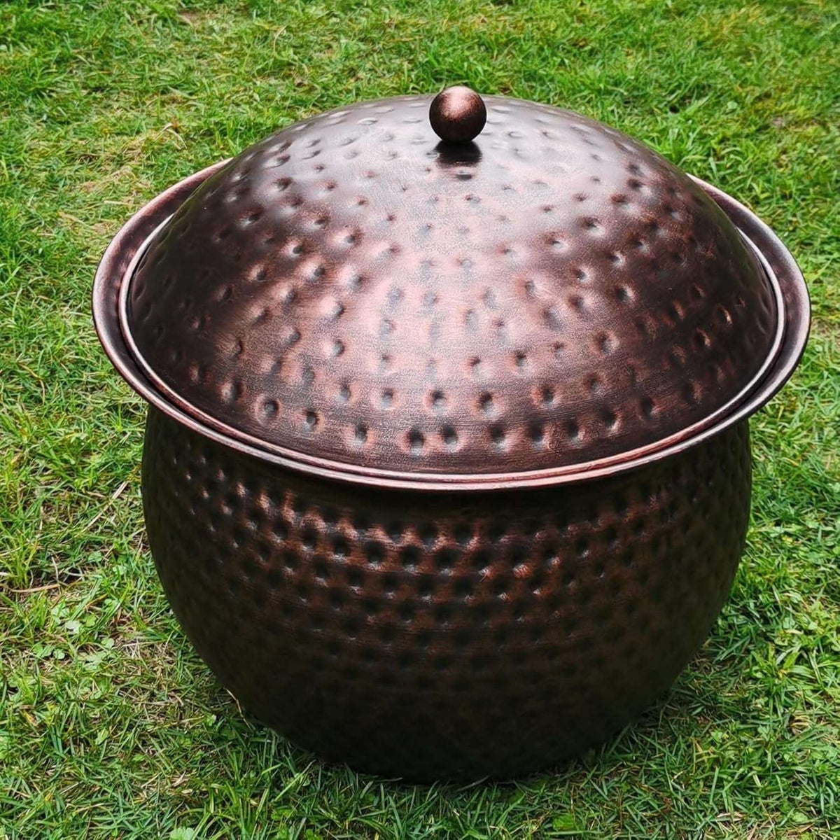 BSTGIFTS Garden Hose Holder Pot with Lid - Hose Storage Pot with Copper Finish and Hammered Accent - Stell Water Hose Container, Water Hose Hider Outdoor or Indoor Use