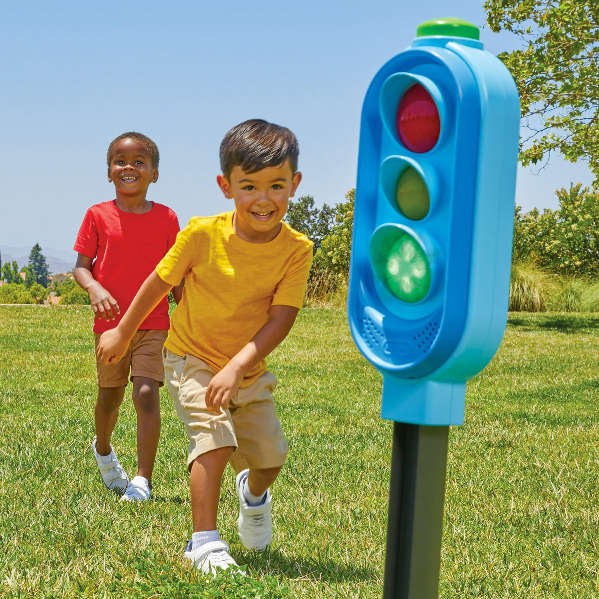 Little Tikes Red Light Green Light Sport Toy, Active Play, Outdoor Stoplight, Boys and Girls Ages 3+