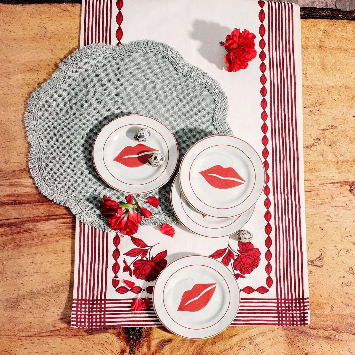 2 pcs of Mariana Velásquez x Sur La Table Lips Appetizer Plate