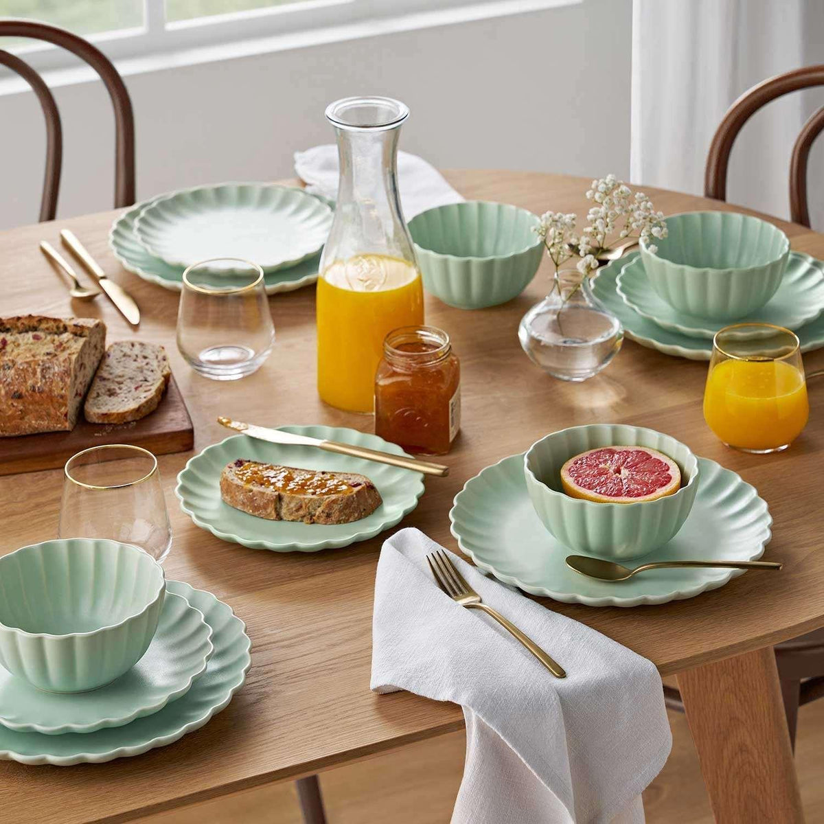 Member's Mark 12-Piece Scallop Dinnerware Set