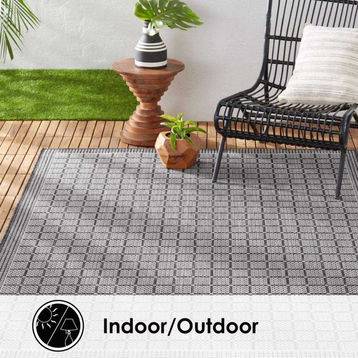 Nicole Miller New York Patio Country Luna Contemporary Geometric Indoor/Outdoor Area Rug, Black/Gray