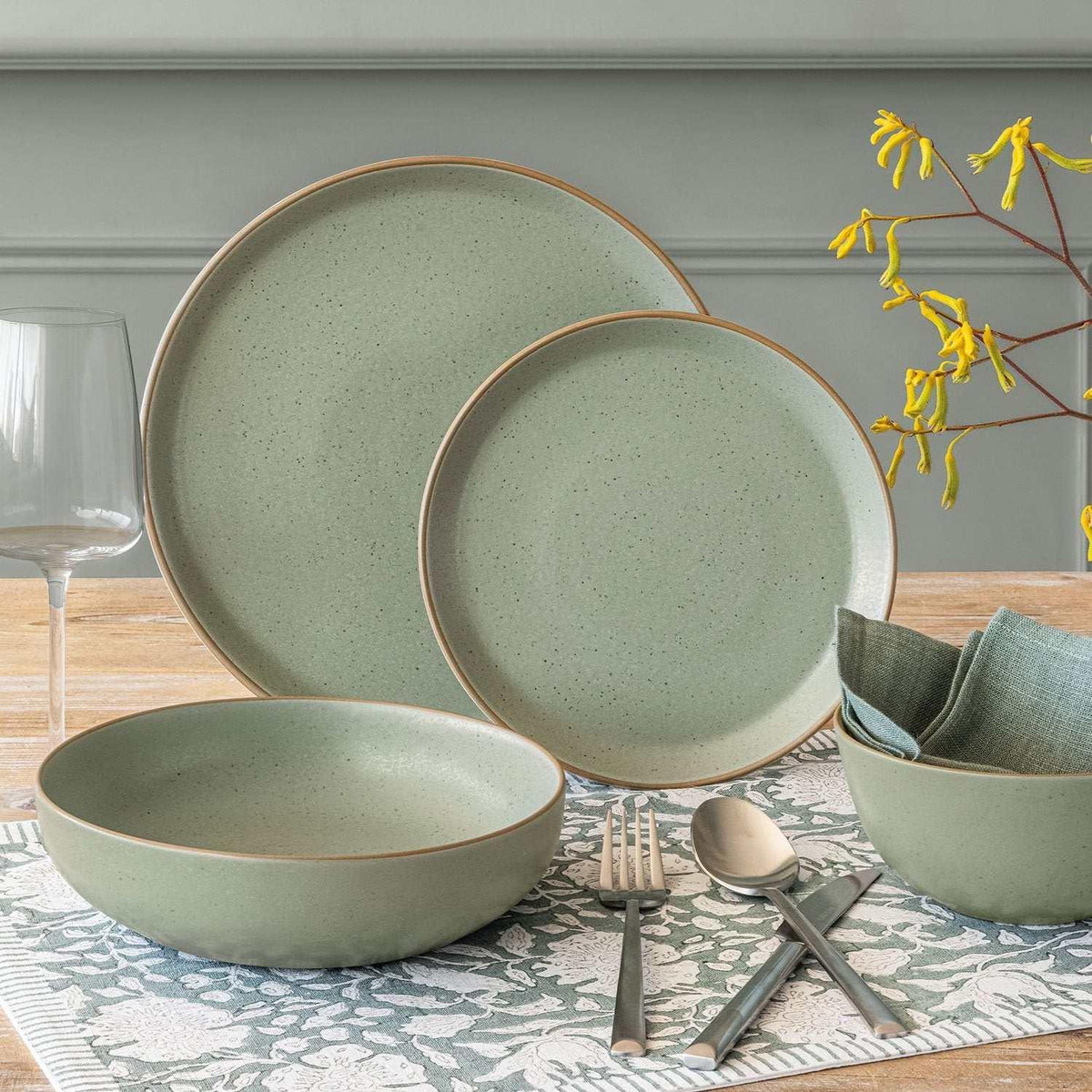 Over&back 16-Piece Artisan Stoneware Dinnerware Set