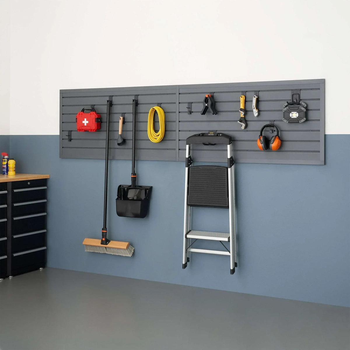 TRINITY 16 Sq Ft Modular Slatwall 13-piece Accessory Set