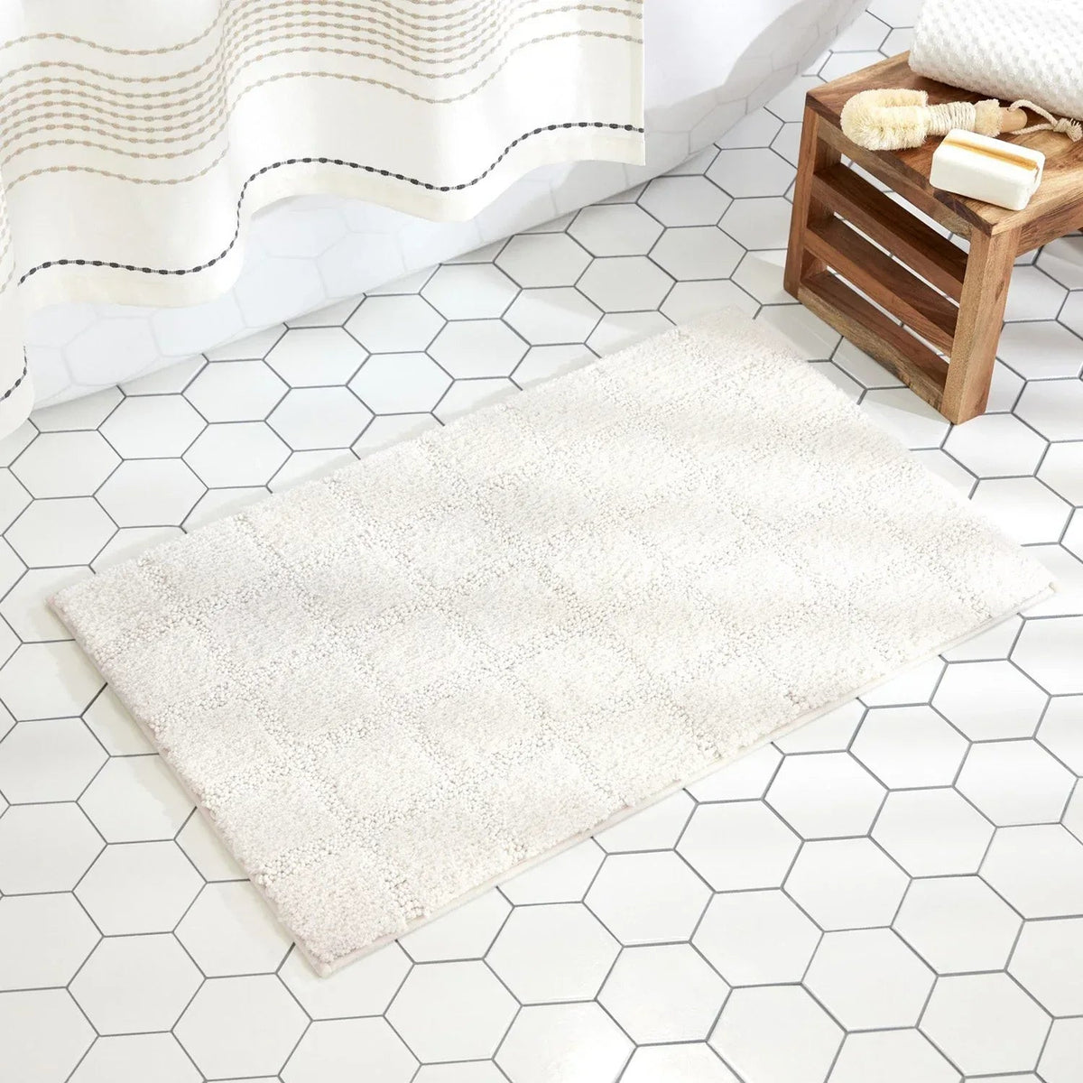 Town & Country Everyday Ultra Plush Solid Tufted Windowpane Bath Mat 20"x32"