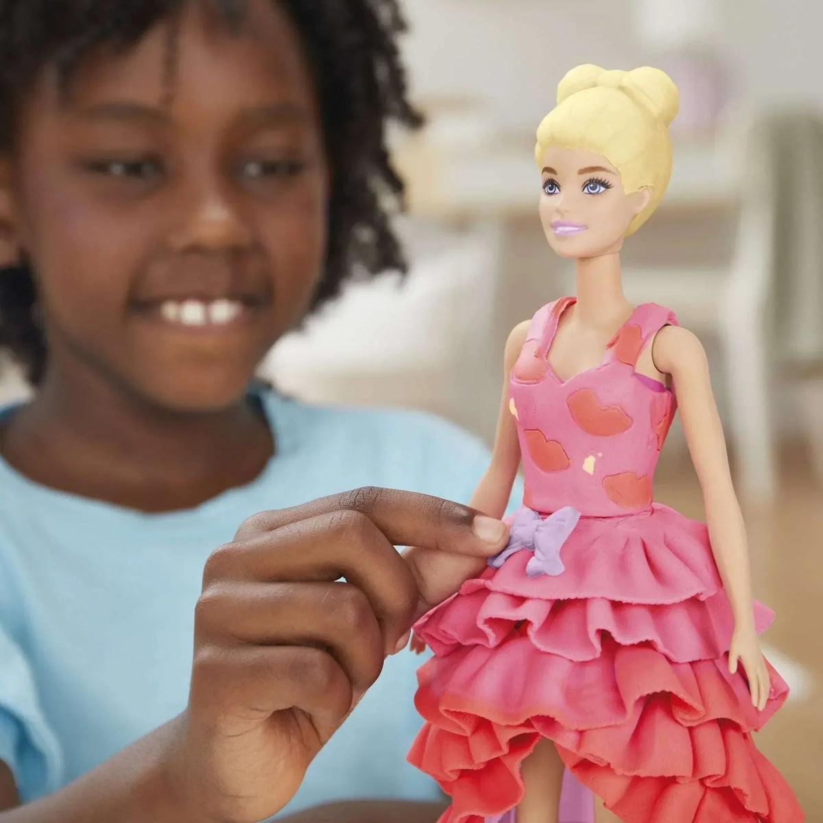 Play-Doh Barbie Designer Fashion Show Playset, Make Doll Clothes, Holiday Gifts for Girls & Boys 5 and up