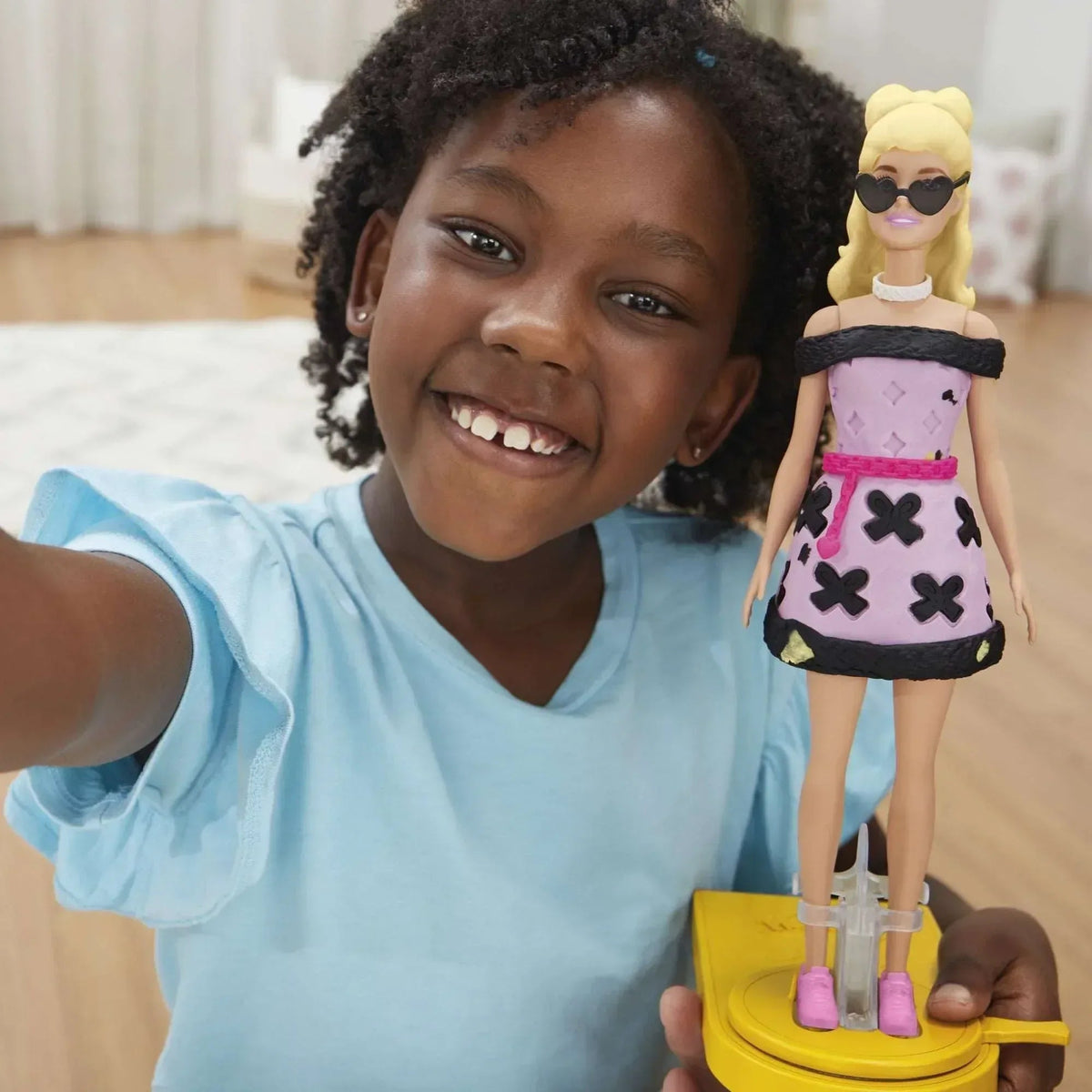 Play-Doh Barbie Designer Fashion Show Playset, Make Doll Clothes, Holiday Gifts for Girls & Boys 5 and up