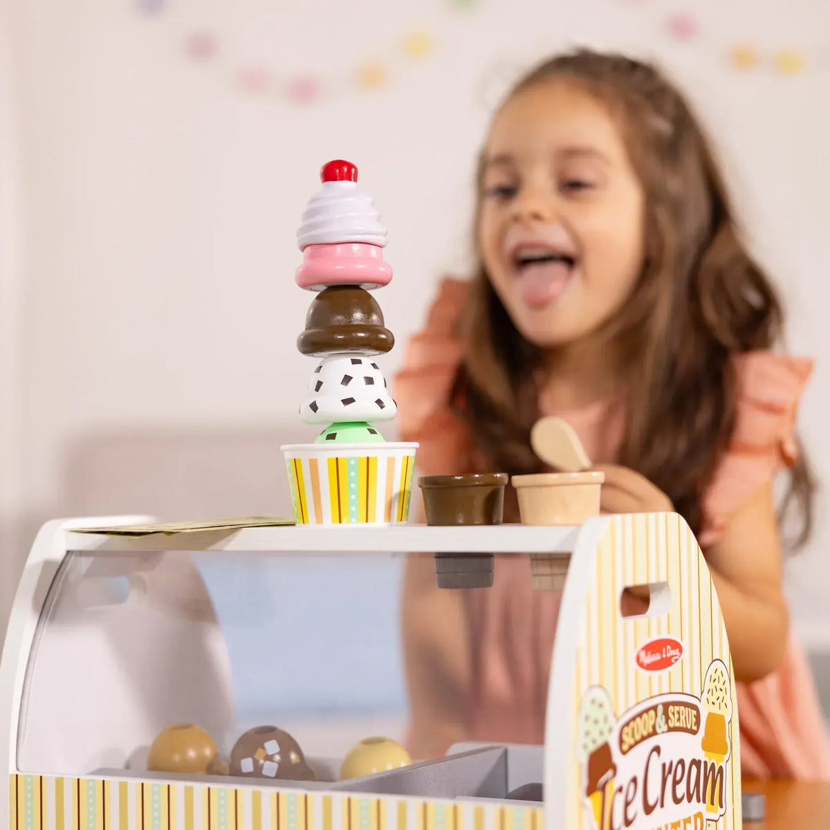 Melissa & Doug Wooden Scoop and Serve Ice Cream Counter With Play Food and Accessories (28 Pcs)