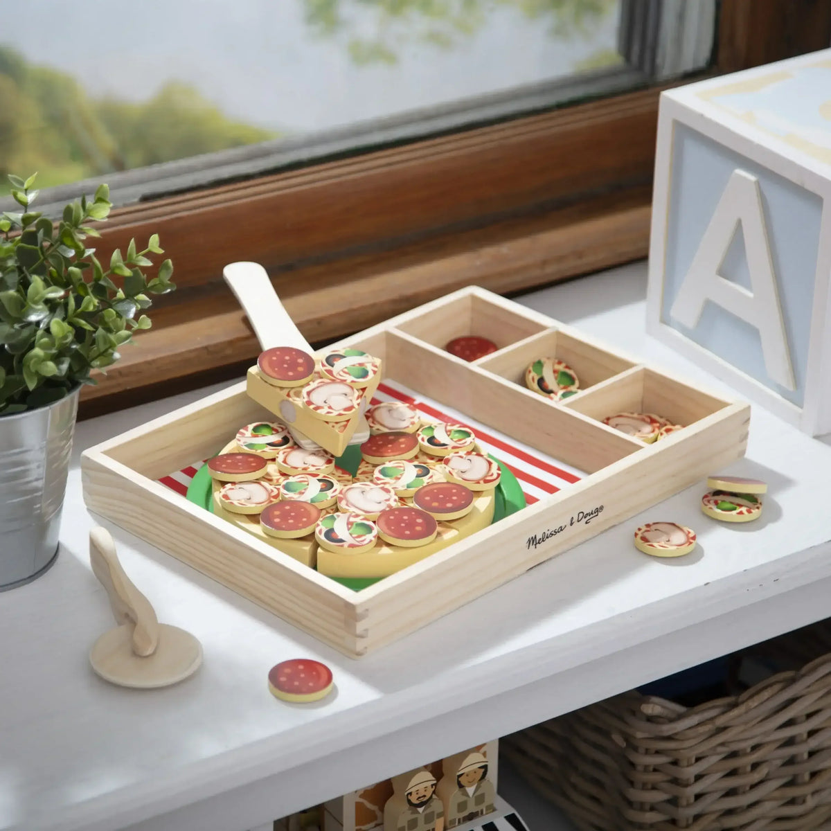 Melissa & Doug Wooden Pizza Party Play Food Set with 36 Toppings for Toddlers Age 3+