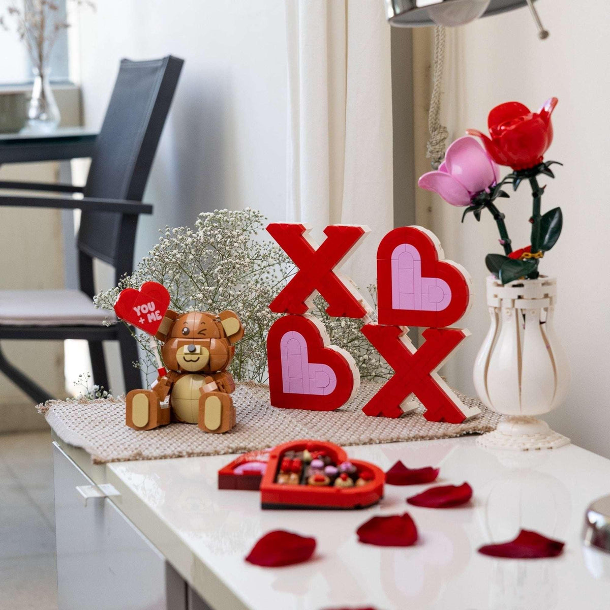 Brickcraft Bricktanicals XOXO Sign Building Kit (244-Piece Set), Valentine's Day Decor, Brick Hearts, Build Together Couples Activity, Romantic Gift, Home Display, Collectible Building Set